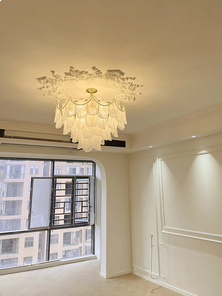 lustre led blanc doré feuillagé classique baroque translucide cristaux salon chambre