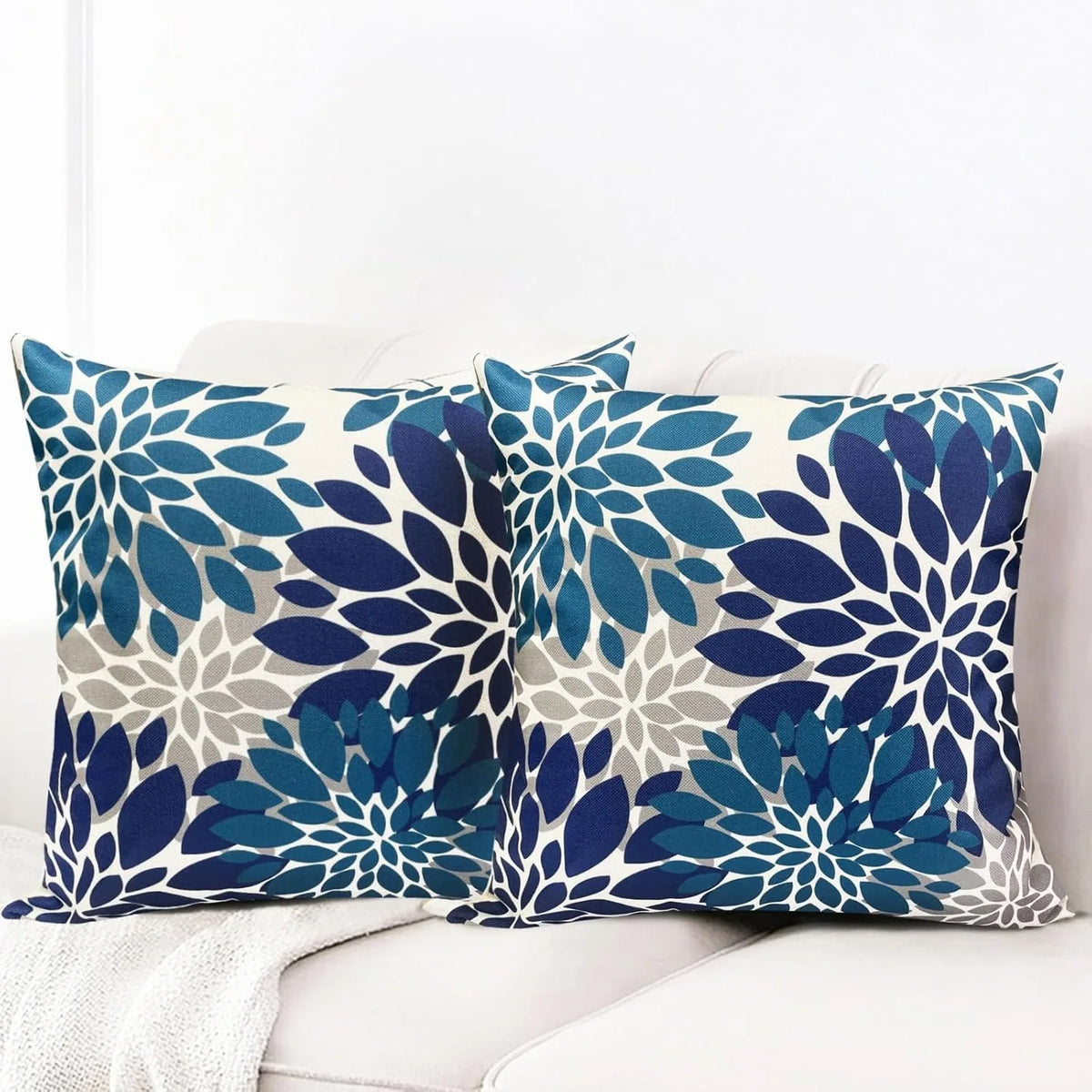 housse coussin décorative motif floral bleu marine blanc gris canapé salon moderne intérieur maison