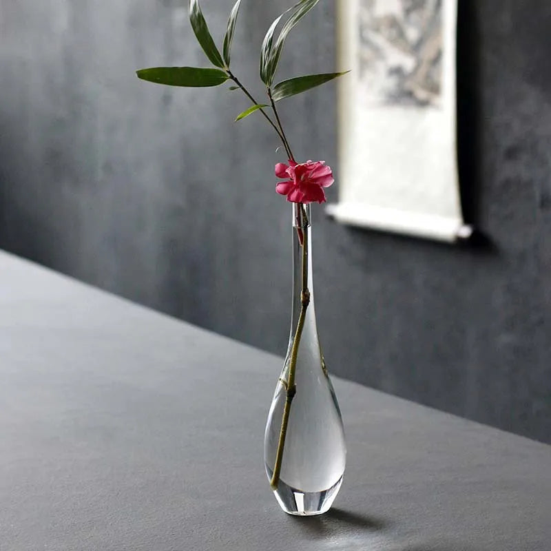 vases verre transparent modernes élégants branches feuilles roses arrangements floraux table maison mariage