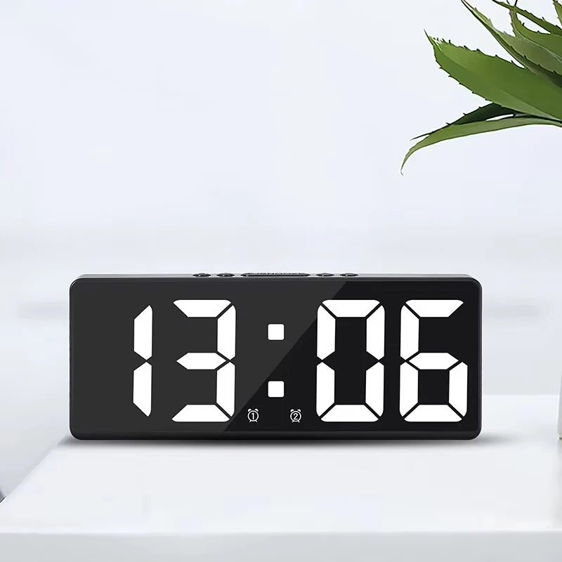 réveil numérique horloge LED noir moderne minimaliste affichage clair fonction veilleuse couleur sombre