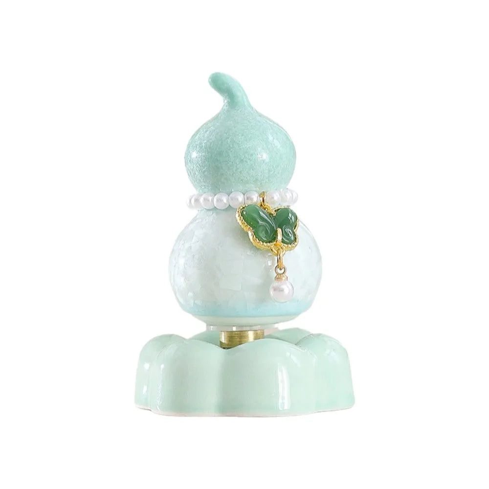 figurine artisanale vintage céramique blanches base plate décoration vert pastel bleu rose violet
