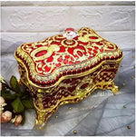 boîte bijoux rectangle métal rose clair ornements floraux classique intérieur velours rouge rechargeable