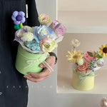 boîte circulaire moderne vert rose jaune ruban carte souhaits occasion fête anniversaire mariage