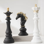 figurines échecs résine noir blanc décor salon classique chevaliers reines rois dorures intérieur