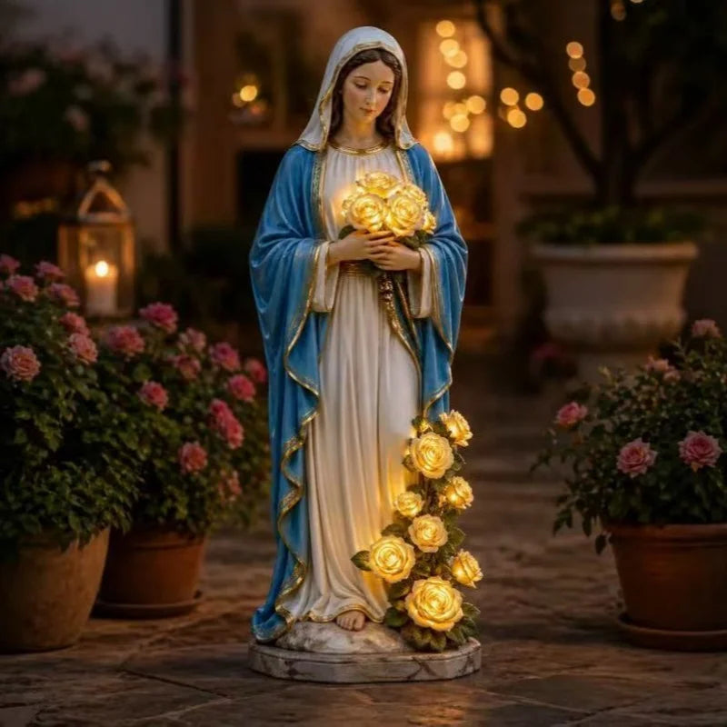 statue vierge marie roses bleu blanc jardin decoration religieuse fleurs classique lumiereextérieur prière