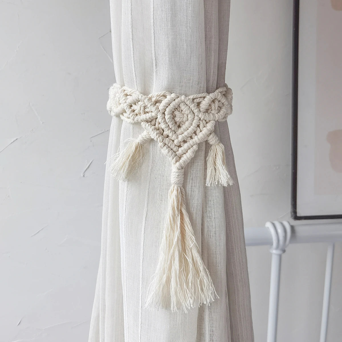 rideau polonais boho blanc rayures jaunes bois pompons adhésif coton moderne