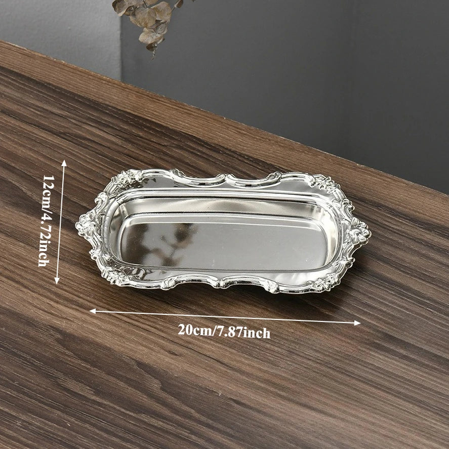 plateau ovale argenté motifs floraux classique élégant desserts bijoux table respectueux environnement