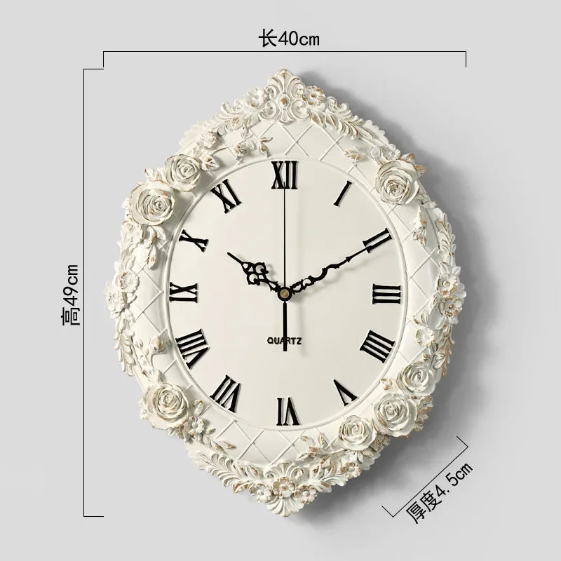 horloge murale vintage baroque motif floral roses bleu blanc argent aiguille quartz résine