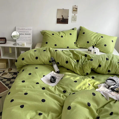 Parure de lit rayures retro en microfibre brossée couleur vert sur lit Queen