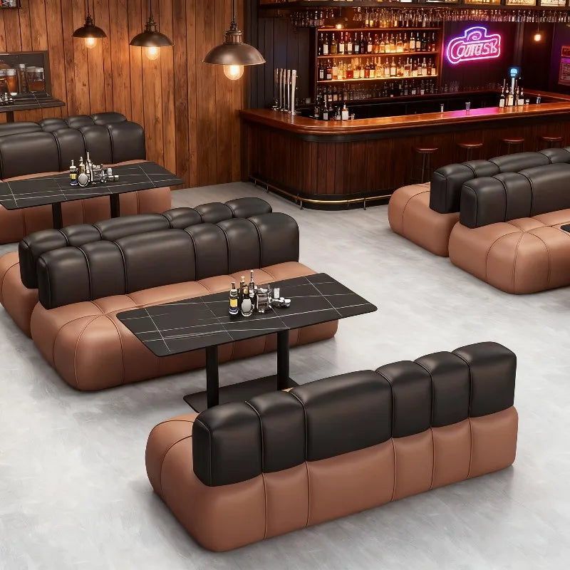 canapé modulable marron clair cuir moderne table noire tabourets noirs meuble salon minimaliste