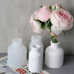 moulages silicone vases blanc bleu marine fleurs artificielles moderne minimalisteDecoration intérieure