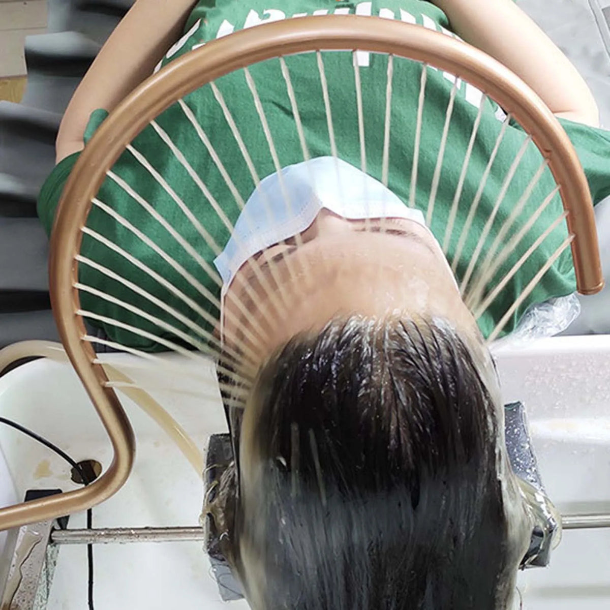 fauteuil shampooing salon coiffure structure aluminium or cuivre moderne jets eau tuyaux robinets professionnel