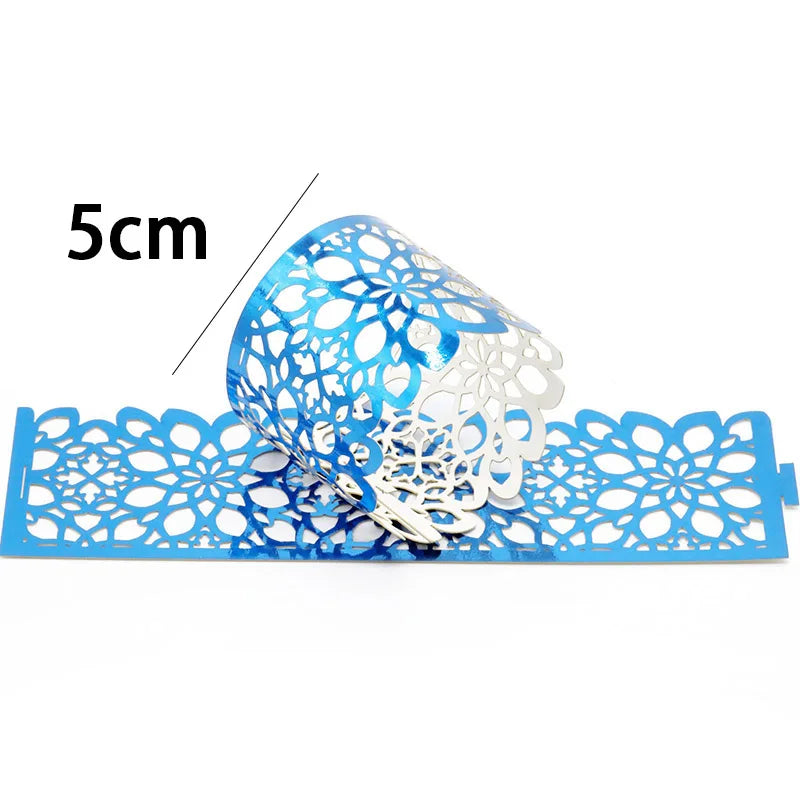 serviettes pliées motif géométrique clips métalliques mariage anniversaire décoration table vert blanc bleu jaune
