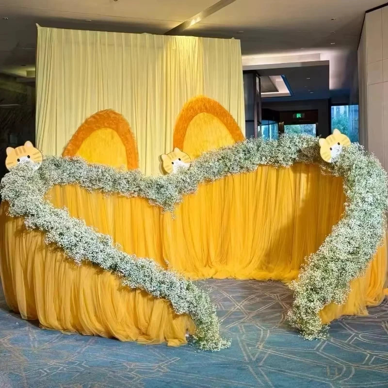 arche mariage fleurs artificielles tissu plissé jaune blanc rose moderne élégant pieds rondsextérieur decoration