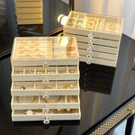 boîte bijoux velours beige clair poignées moderne rangement colliers bagues montres boucles d'oreilles