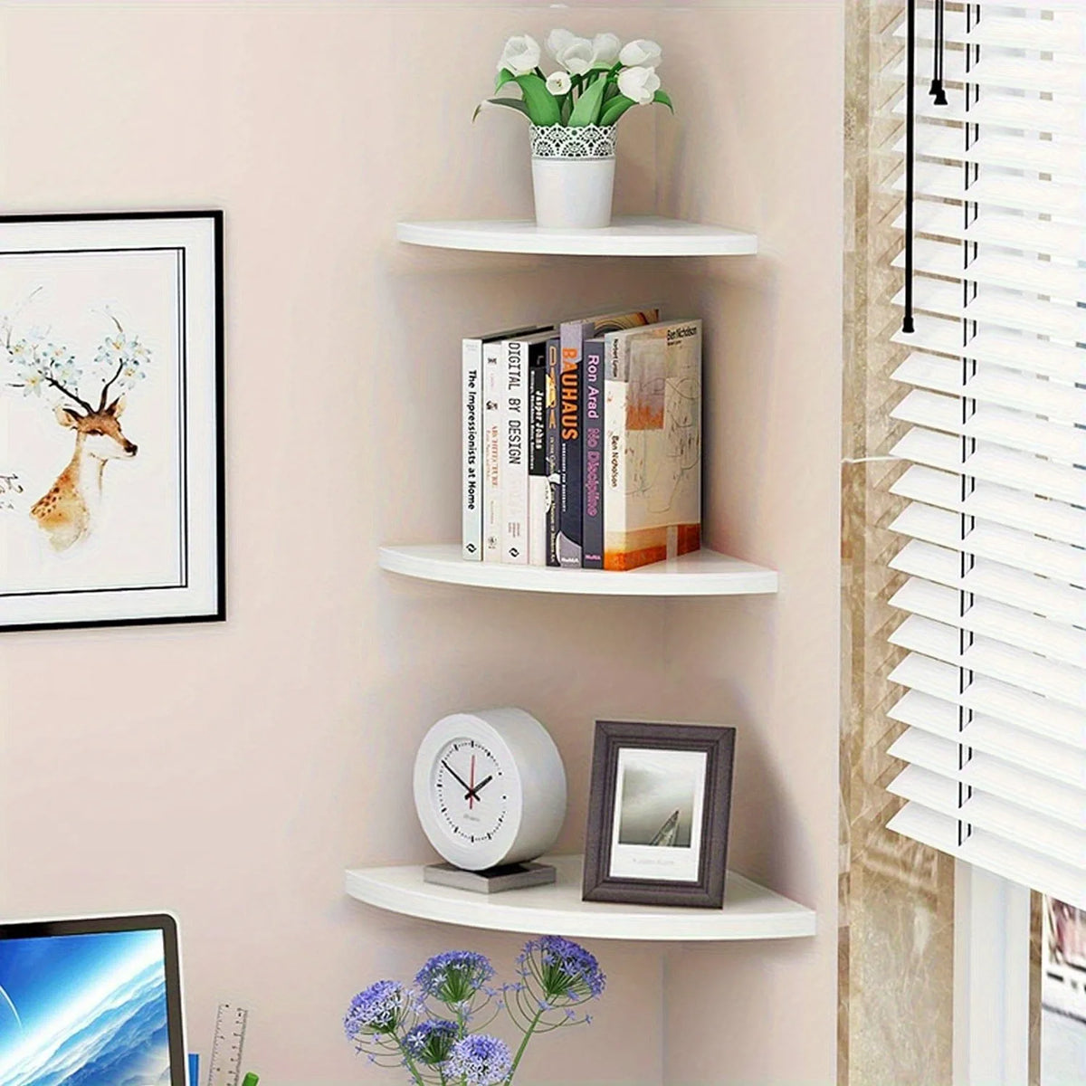 étagères angle blanc modernes adhésives rangement vase livres horloge cadre photo plantes cosmétiques objets