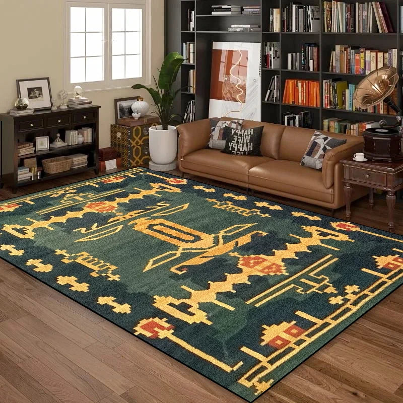Tapis coloré avec motifs géométriques et animaux stylisés, dans un salon avec étagères remplies de livres et un canapé en cuir.