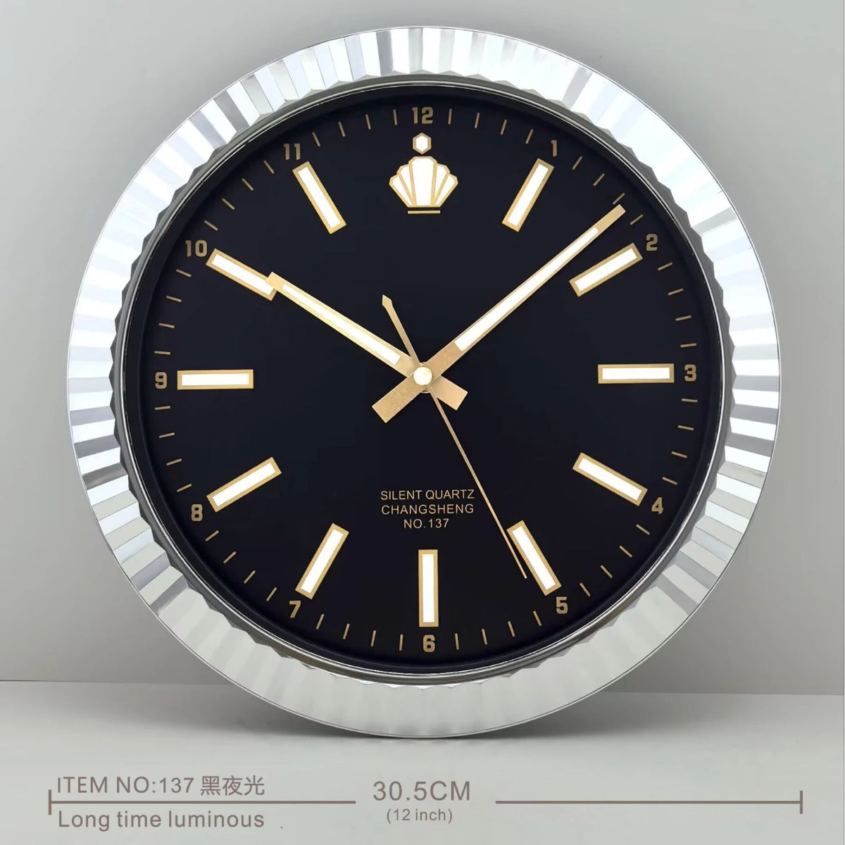 horloge murale quartz lumineuse marin cadran noir aiguilles colorées lunette graduée