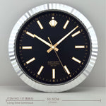 horloge murale quartz lumineuse marin cadran noir aiguilles colorées lunette graduée