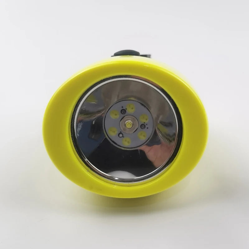 lampe torche jaune led clip métallique moderne batterie ion lithium angle faisceau 60 degrés
