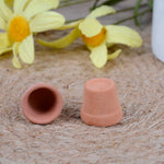 pots terre cuite miniature rustique fleurs jaunes centre foncé maison poupée décoration intérieure jardin