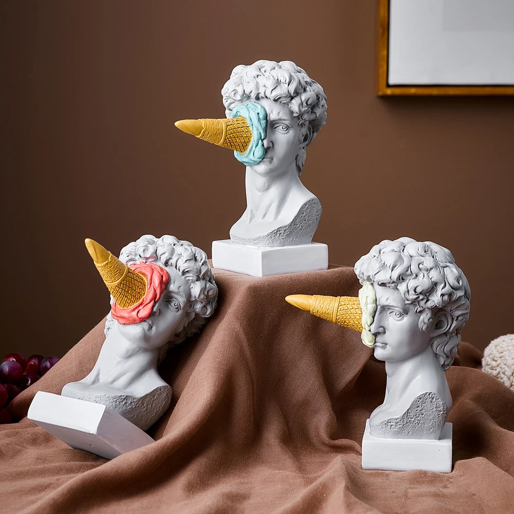 statue david buste résine glace cône contemporain humoristique cheveux texturés socle blanc
