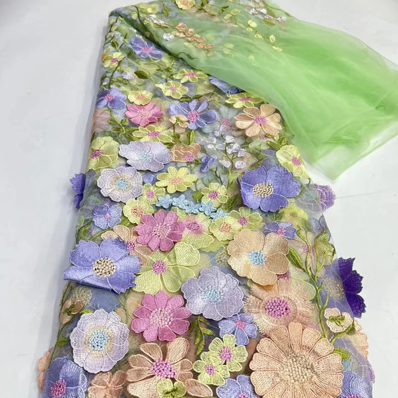 tissu brocart fleurs reliefs multicolore rose bleu vert jaune blanc biodegradable longueur 150cm echangable