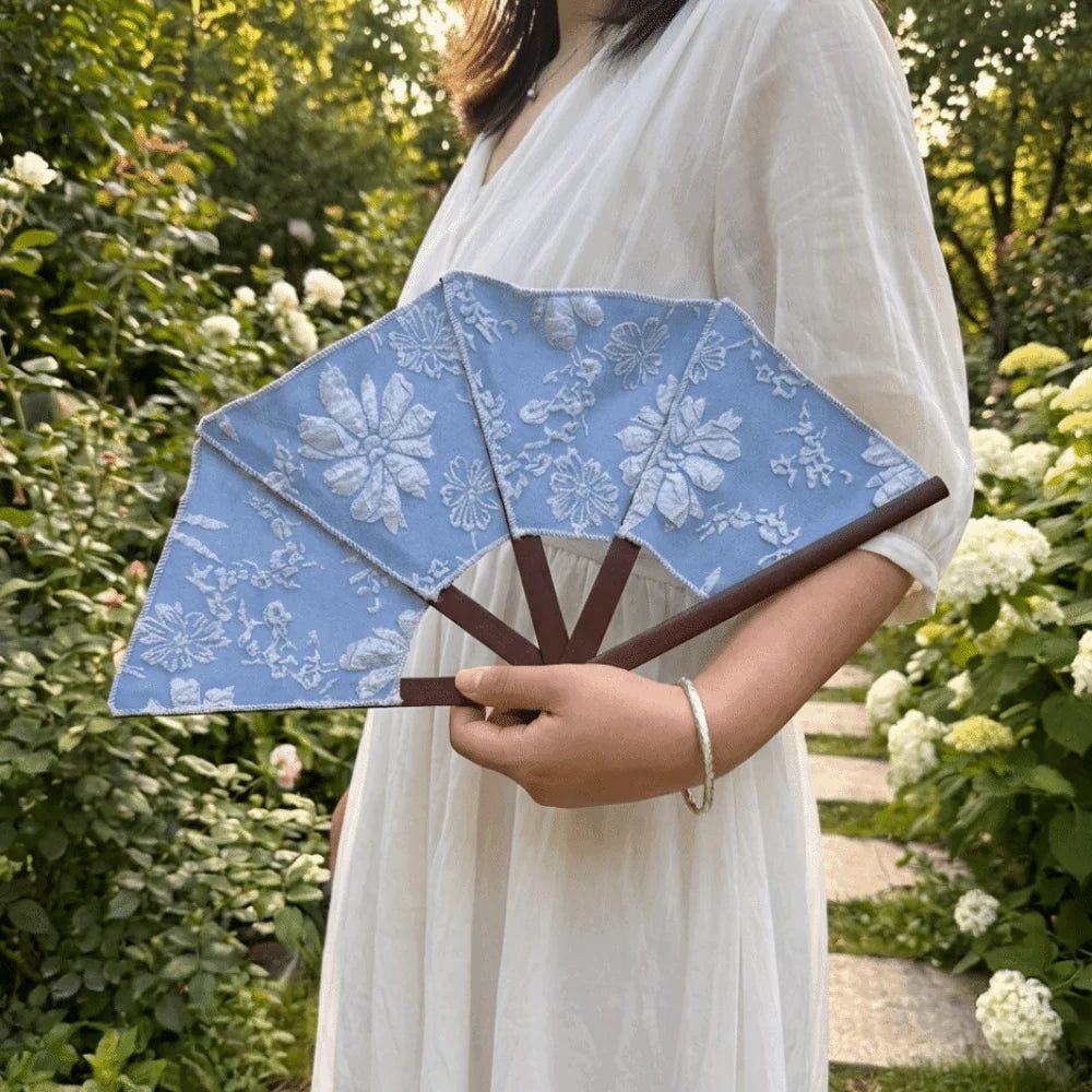 éventail classique pliant bleu clair fleurs blanches tissu lin cuir multifonctionnel intérieur portable