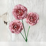 décoration intérieure fleurs artificielles soie rouge rose blanches classiques tringle mariage anniversaire