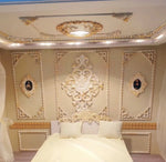 ornement mural bois blanc sculpture baroque fleurs motif classique décoration maison ancien décor