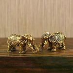 statuette éléphant bronze doré décoration florale motifs géométriques texture rugueuse traditionnel asiatique ornement métallique