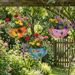 pots fleurs suspendus parapluies couleurs jaune bleu rose décorations florales motifs feuilles libellule rustique