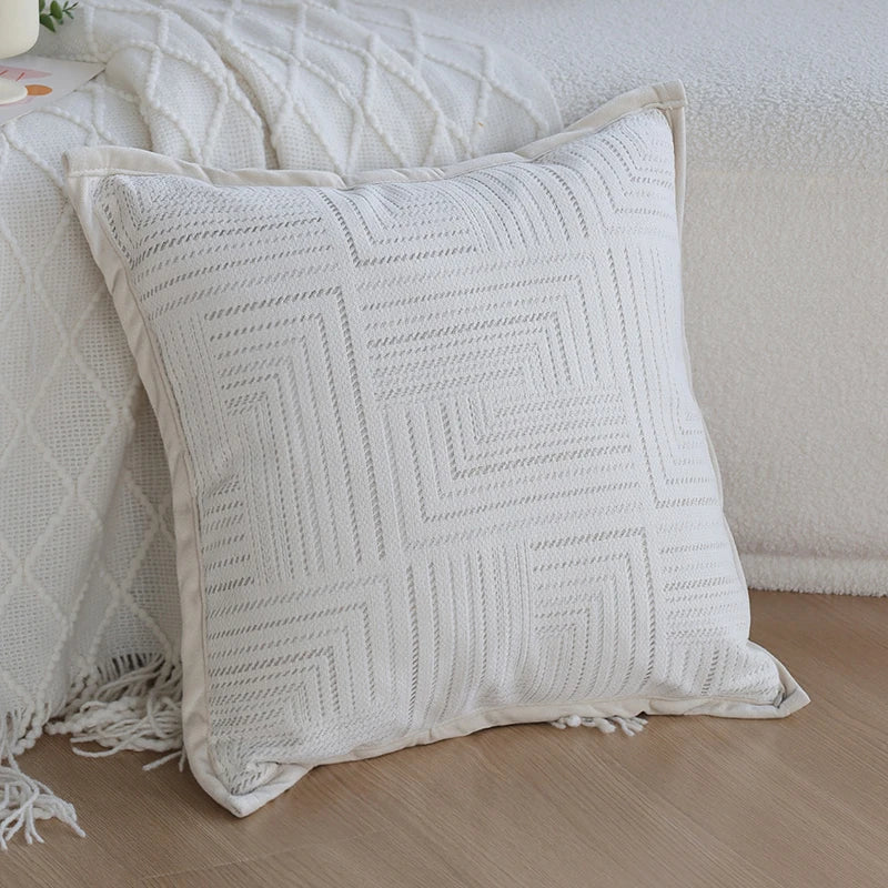 coussin motif feuilles stylisées beige clair moderne opacité 45x45cm franges fixation