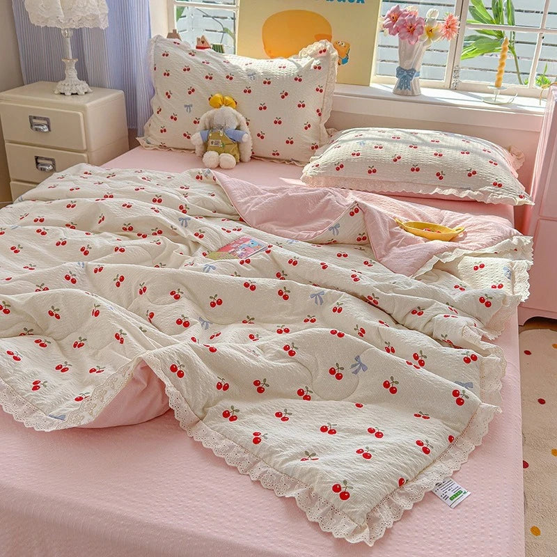 litre couverture fleurs romantique gris rouge blanc dentelle bordure chambre fille