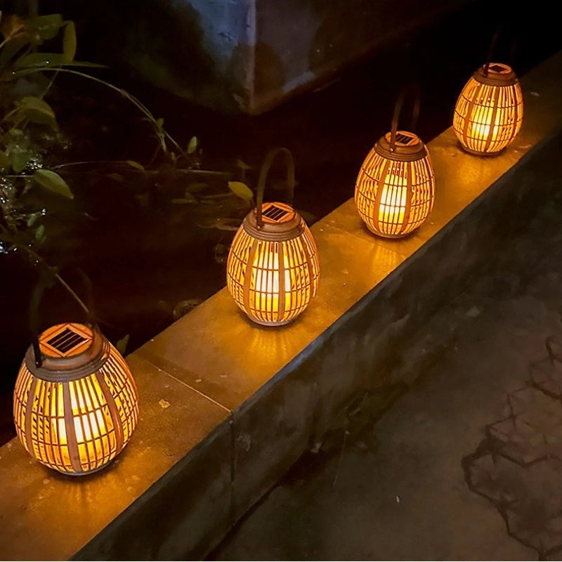 lanterne solaire led beige clair structure bois tressée rustique extérieure ambiance zen bohème