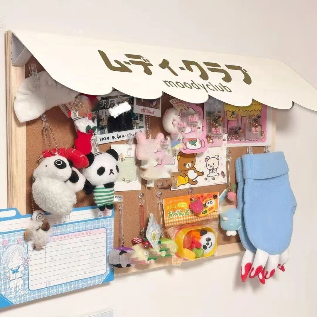 panneau decoratif kawaii blanc marron beige clair corkboard ongulure photos punaises pinces