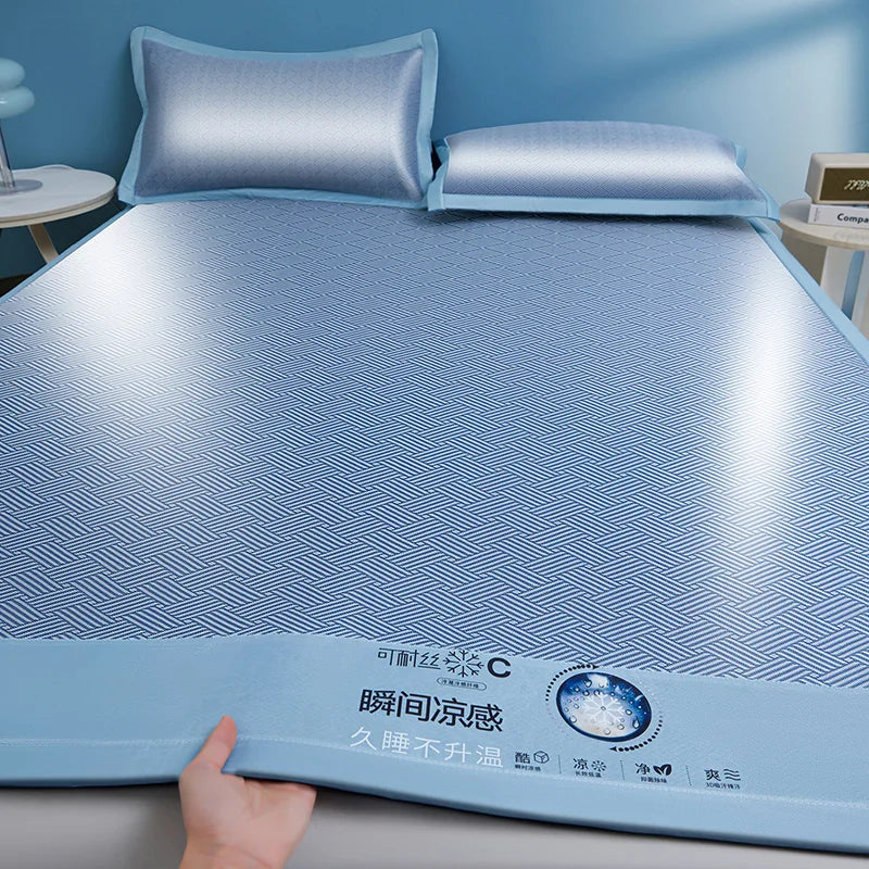 housse matelas rafraîchissante bleu clair motif rayures diagonales taies d'oreiller modernes