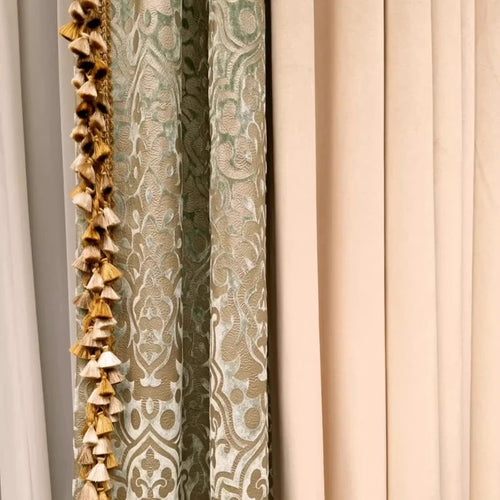 rideau épais beige motif floral classique élégant pompons salon chambre
