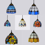 lampe suspendue tiffany multicolore motifs floraux stained glass couloir restaurant étude balcon