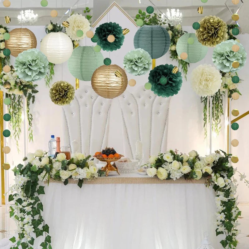 décoration fête anniversaire mariage pompons lanternes papier plissé vert beige blanc festive