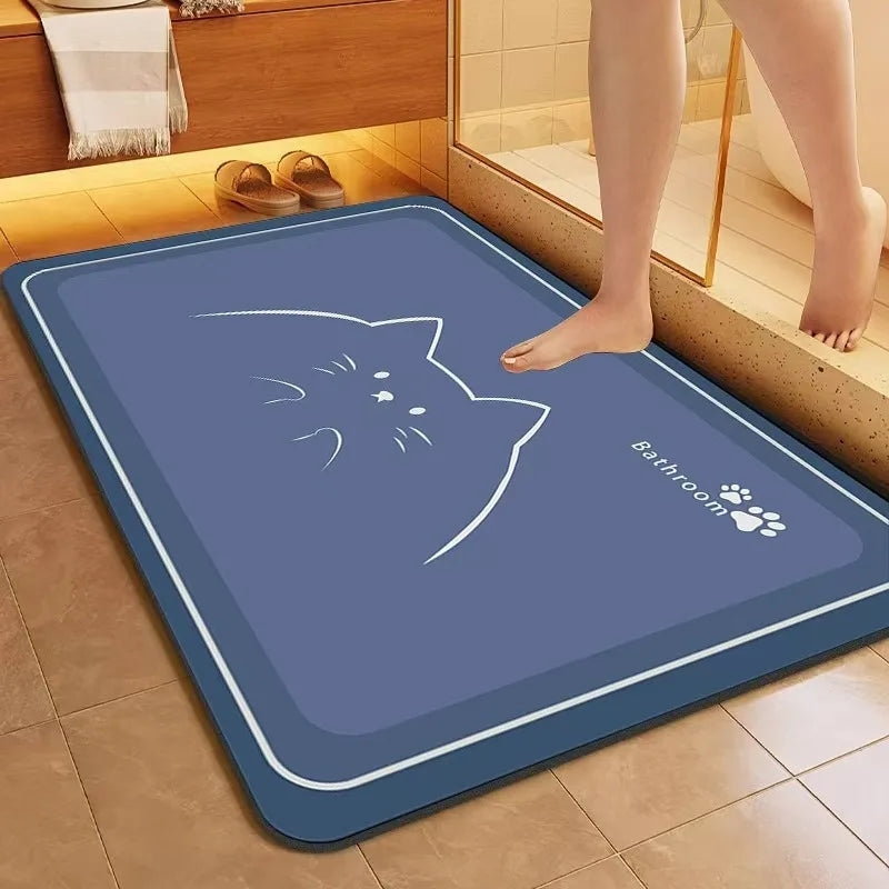 Un tapis de sol avec un motif mignon de chat bleu dans une salle de bain moderne.
