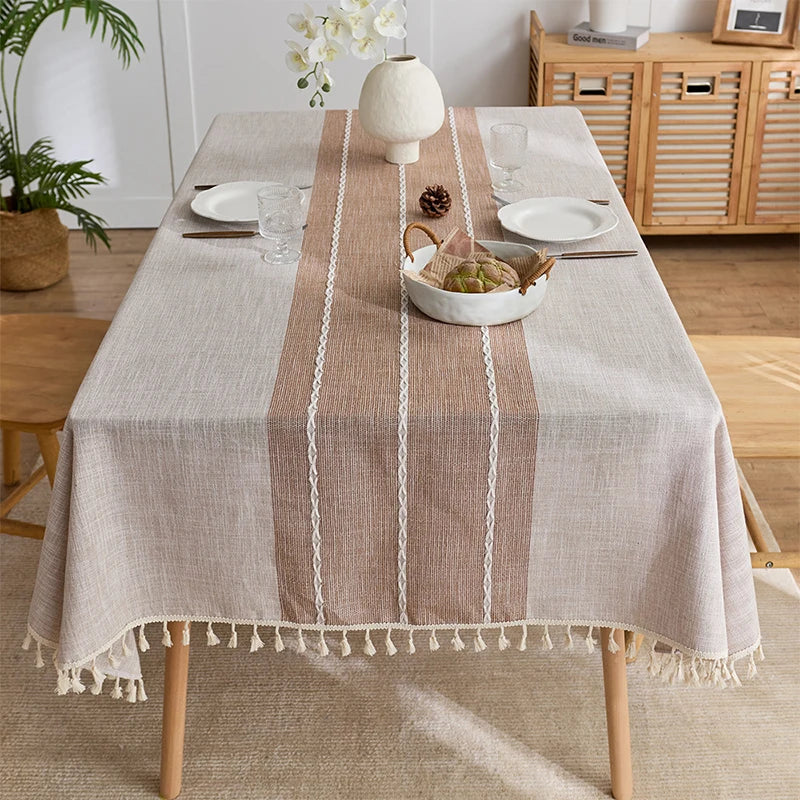 nappe rustique rectangle polyester moderne beige rayures tissage fin assiettes blancs couverts métalliques décoration