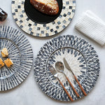assiettes mosaïque coquillages noir blanc gris moderne artisanal exposant décoration maison