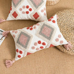 taie d'oreiller géométrique boho chic carrée couleur neutre pompons décoration canapé voiture