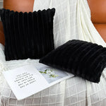 housses coussins décoratifs texturés moderne couleur noir orange beige jaune gris doux pelucheux salon