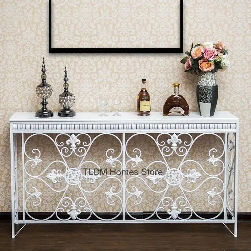 console classique vintage bois ornements floraux marron noir blanc decoration salon couloir
