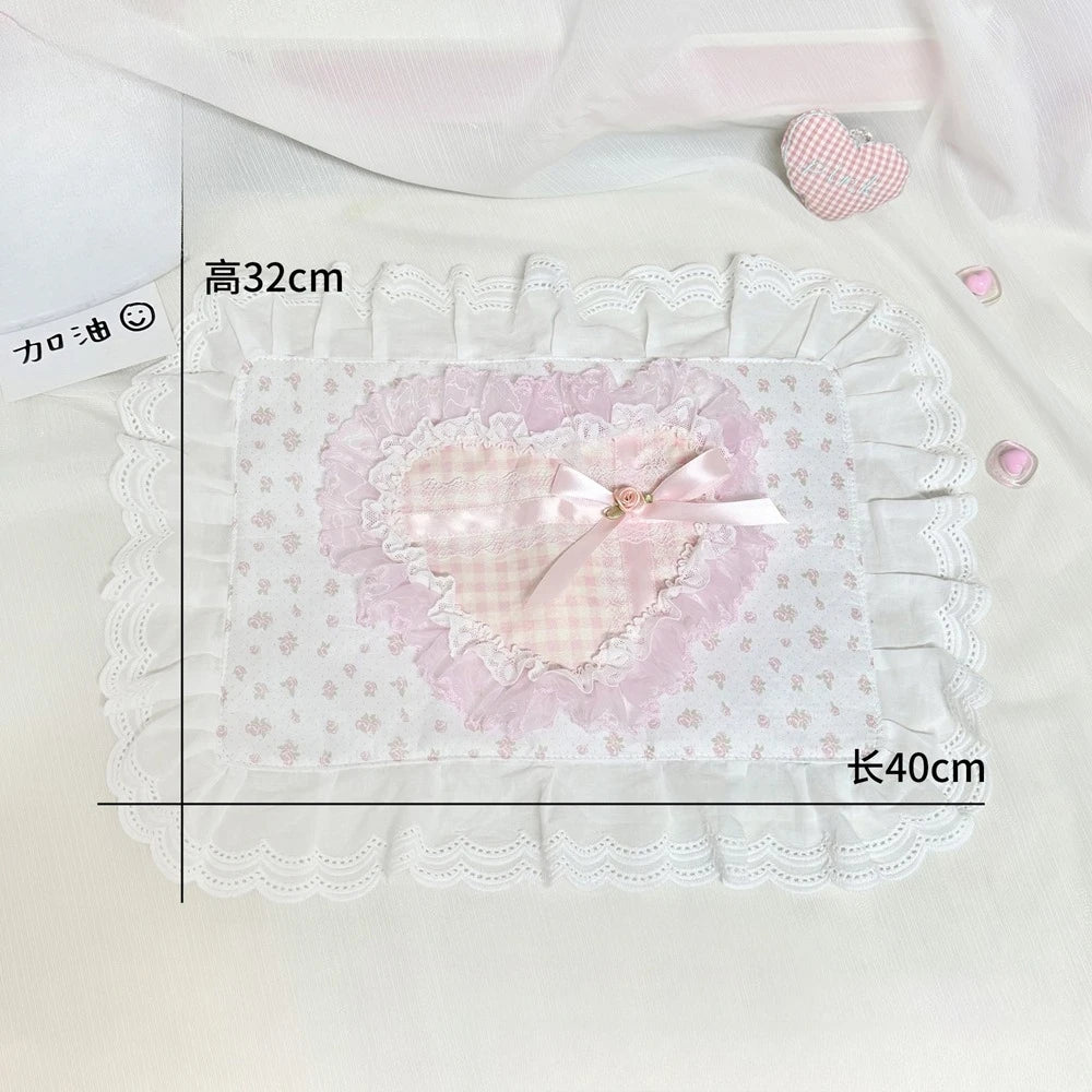 nappe dentelle rose blanche motifs floraux shabby chic romantique hiver noël table chambre salon