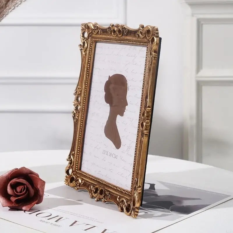 cadres photo vintage or floral strass portraits silhouettes papier texturé semi transparent ornement baroque