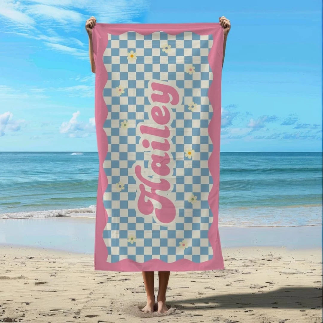 serviette plage personnalisée prénom motif damier fleurs poignées transport séchage rapide grande taille