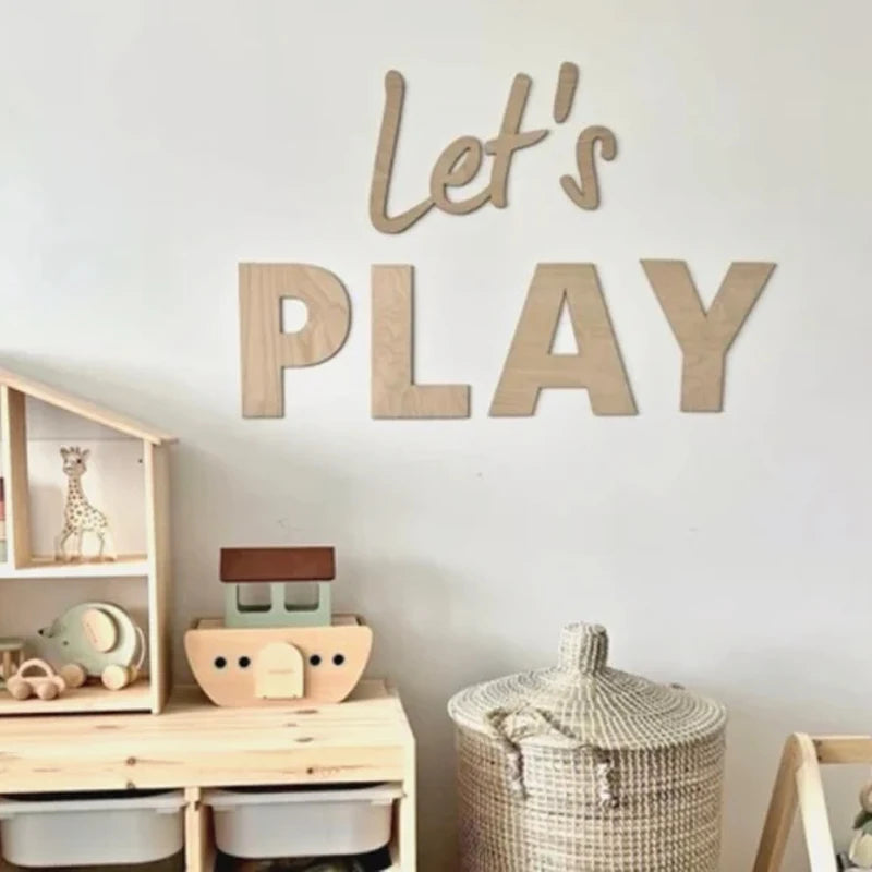 lettres bois let's play décoration murale étagères jouets moquette gris clair chambre enfant arc
